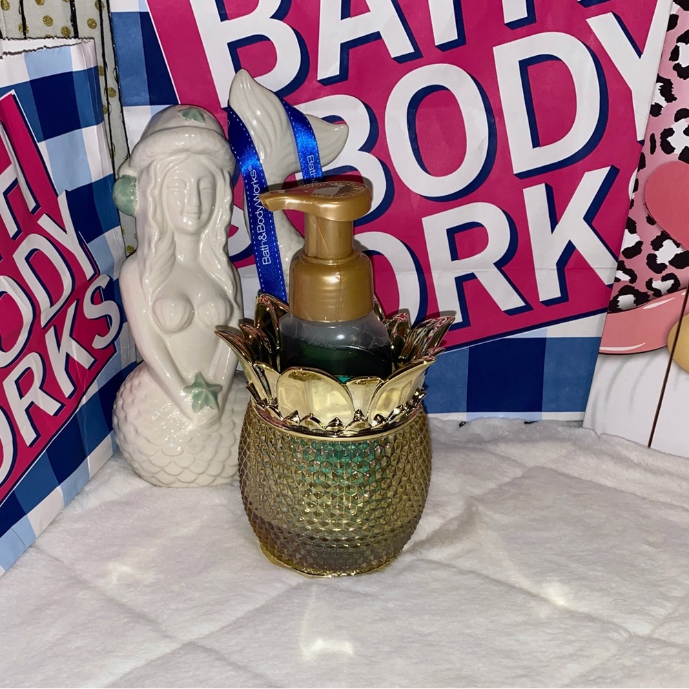 BATH AND BODY WORKS GOLD TEXTURED PINEAPPLE FOAMING HAND SOAP HOLDER
